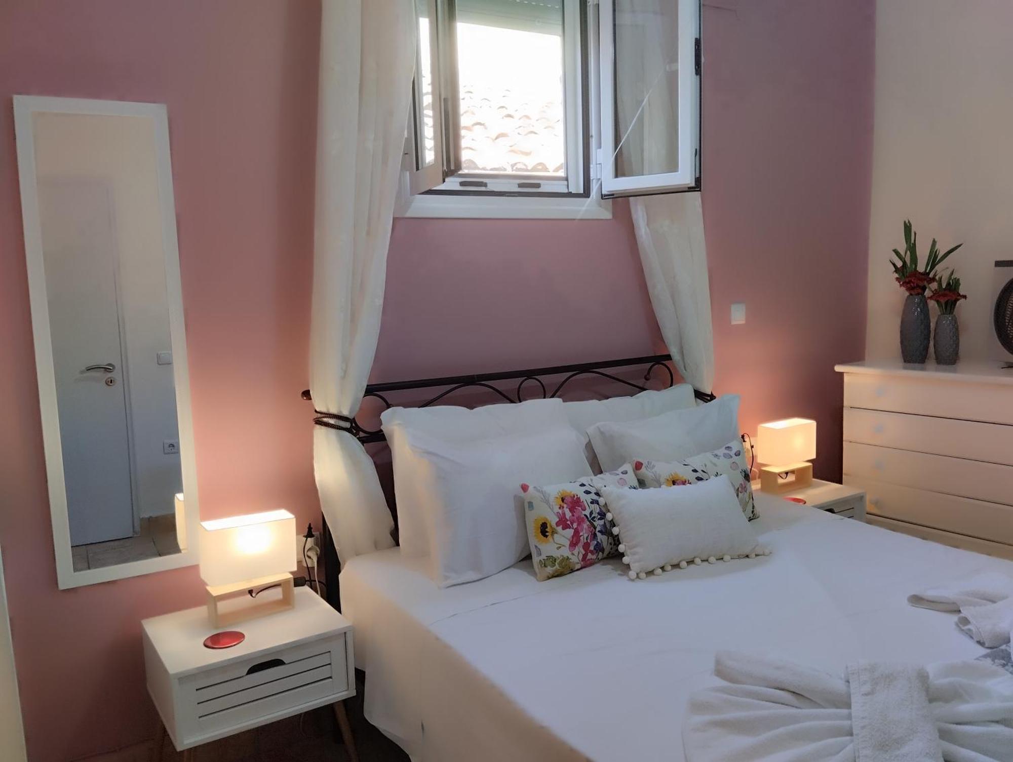 Jo's Guesthouse, Benitses Mpenitses Eksteriør billede